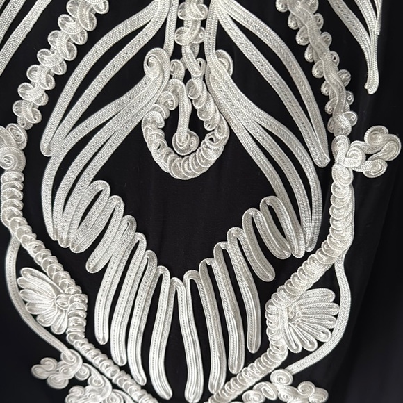 Black and White Embroidered Women's Top - Picture 3 of 3